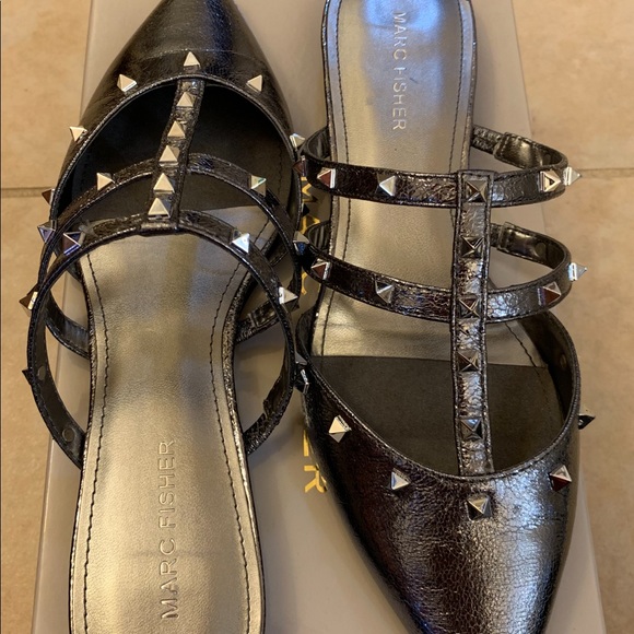 Marc Fisher flat - Picture 2 of 3